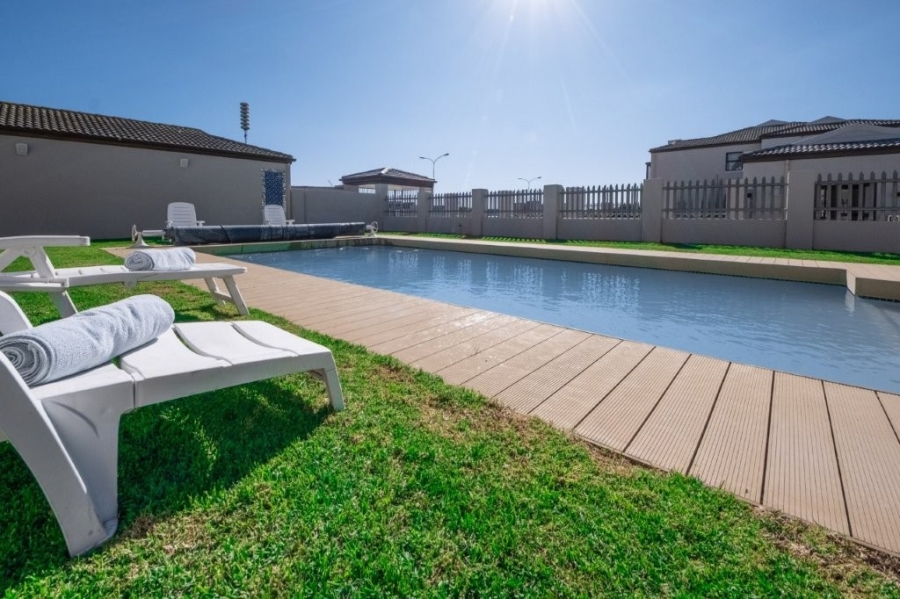 To Let 2 Bedroom Property for Rent in Big Bay Western Cape